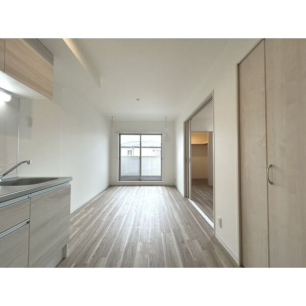 ジーメゾンエトワール西二見の居間・リビング