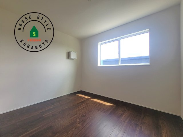 菊池市泗水町吉富第2-4棟（3号棟）の子供部屋|採光良好な洋室は全居室、複層ガラスの遮熱効果と断熱効果で、一年中快適に過ごせます。
