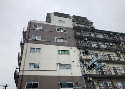 【外観】 | 東海町田マンション | 土地の形が極端に長細かったり、狭小地、あるいは道路との高低差がある傾斜地だった場合、後々売ろうとしても買い手がつかない場合もあります。後々、売却することになった時に価値の下がらない土地を選びましょう。