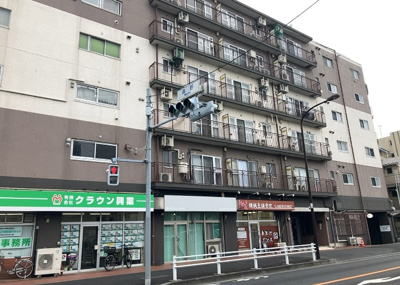 【外観】 | 東海町田マンション | 土地の面積＝住宅面積ではありません。建ぺい率の問題などで、土地のある場所によって住宅を建てられる面積は限られています。高さもしかり、「土地」という言葉の中には、建築条件も含まれると考えておきましょう。