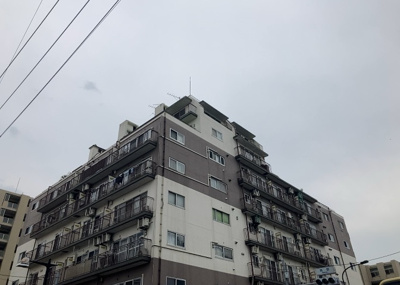 【外観】 | 東海町田マンション | 土地を買う際、住む地域の自治体や福祉の補助制度にも注目してみましょう。子供や老人の医療補助やゴミ出しのルールなど、自治体によってルールに大きな違いがあるため、暮らしやすい土地で判断するとよいでしょう。