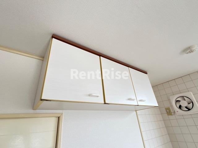 栄東ハイツのキッチン|キッチン吊戸棚