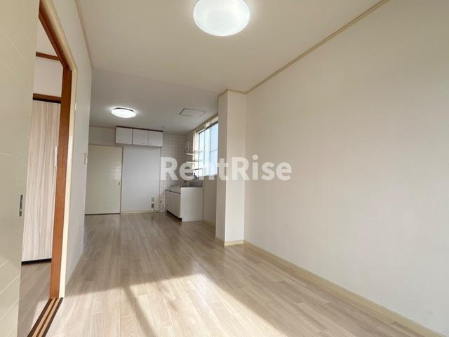 栄東ハイツの居間・リビング|LDK