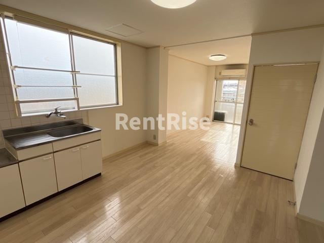 栄東ハイツの居間・リビング|LDK