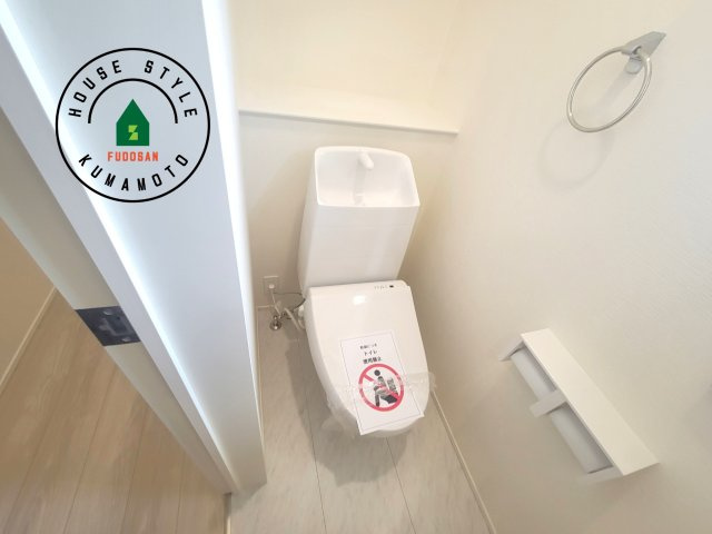 菊池市泗水町吉富第2-4棟（4号棟）のトイレ|温水洗浄便座を完備しております。2ヶ所にトイレがあるのは朝の慌ただしい時間も安心です。