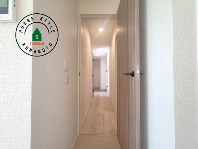 菊池市泗水町吉富第2-4棟（4号棟）の内装|平屋はワンフロアしかないため、部屋と部屋の距離が近くなります。 生活音の緩衝材として廊下を活用するのがおすすめです。