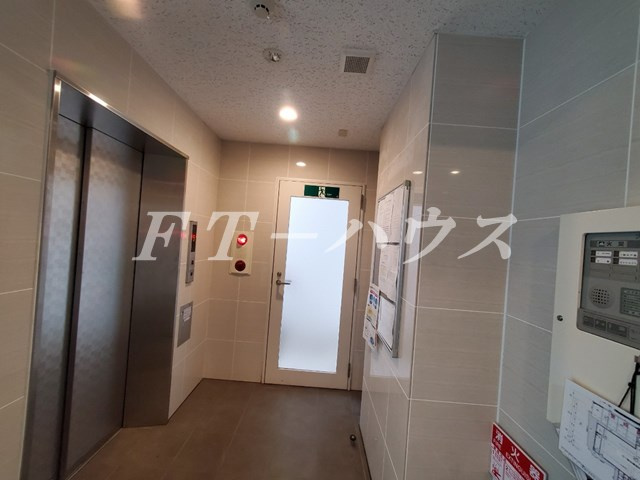 レオ参拾八番館のロビー