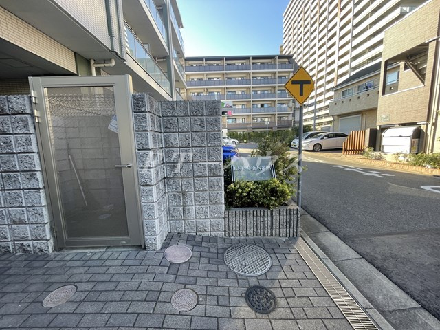 レオ参拾八番館のエントランス