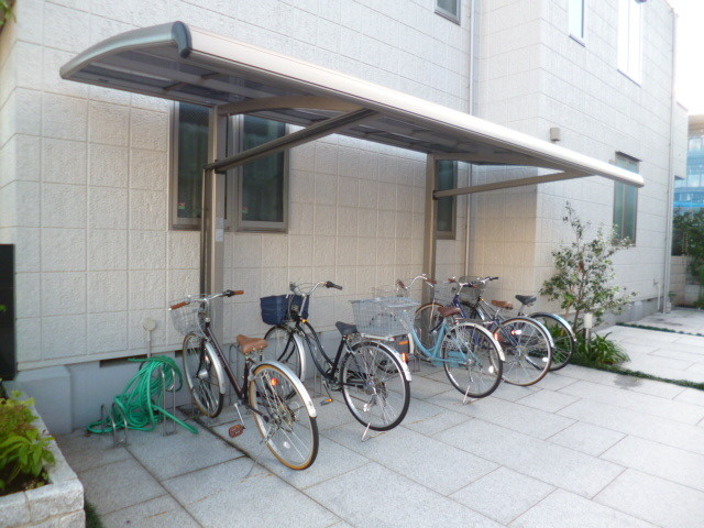 ヴェルシーニ桜台の駐車場|★屋根付き駐輪場★