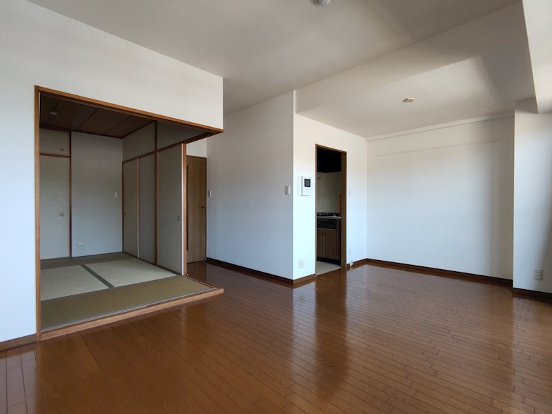 ルネ門戸東西棟の居間・リビング