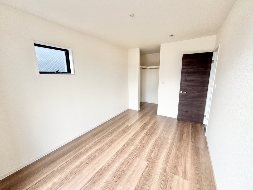 リーブルガーデン天白区高坂町　全3棟　新築住宅の洋室