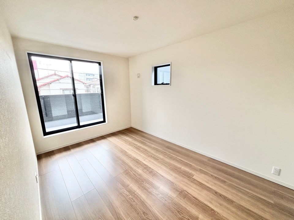 リーブルガーデン天白区高坂町　全3棟　新築住宅の洋室