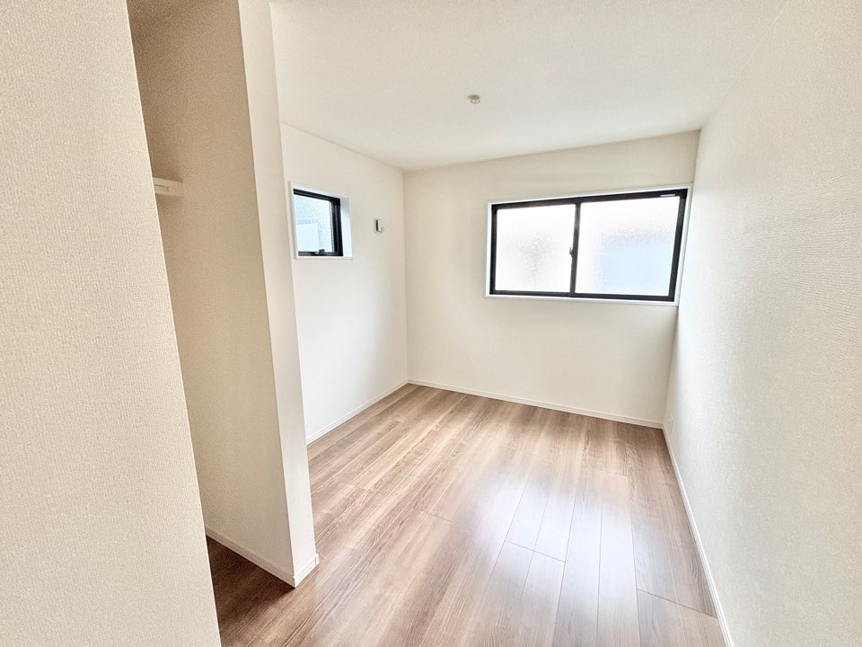 リーブルガーデン天白区高坂町　全3棟　新築住宅の洋室