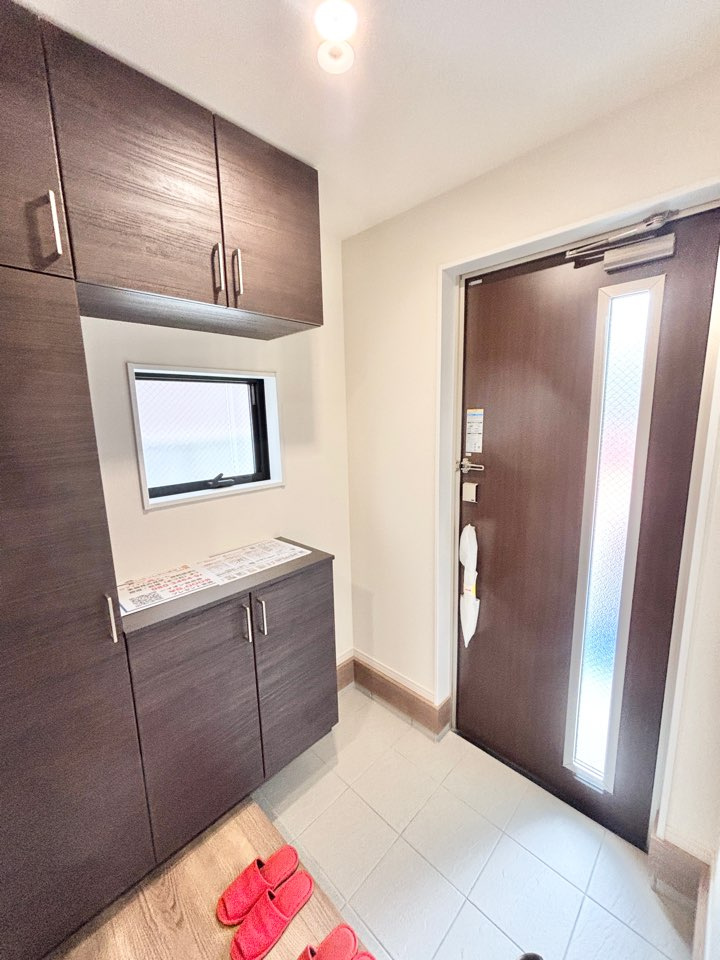 リーブルガーデン天白区高坂町　全3棟　新築住宅の玄関