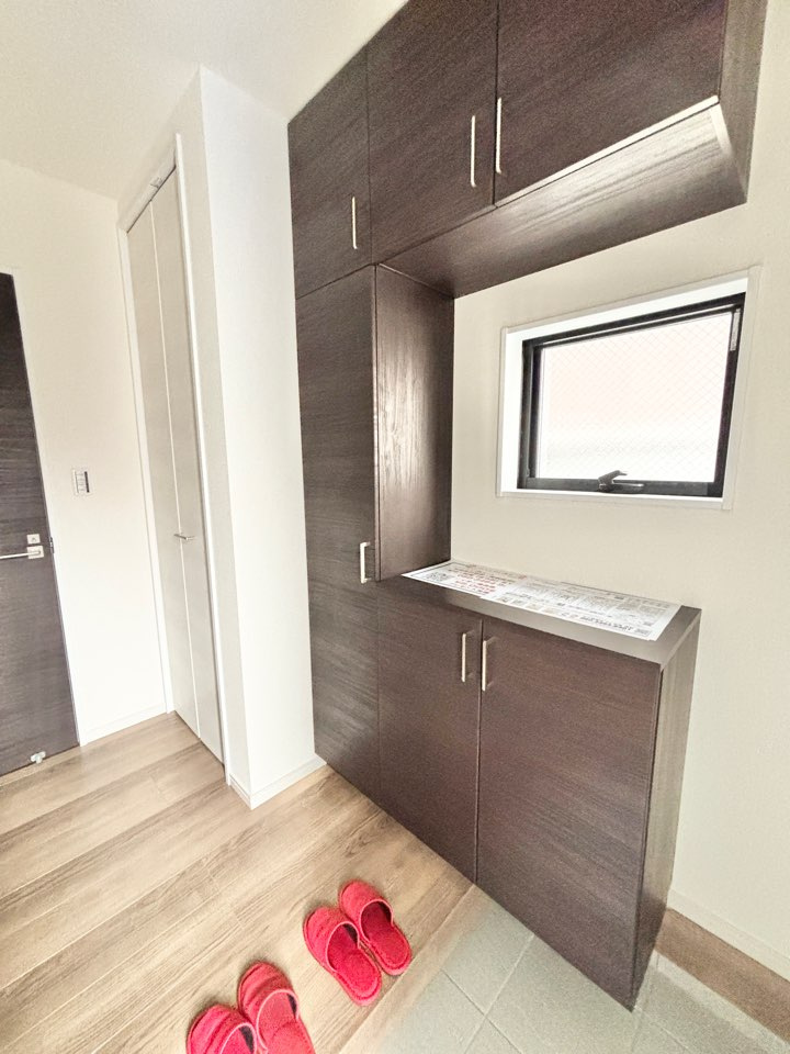 リーブルガーデン天白区高坂町　全3棟　新築住宅の玄関