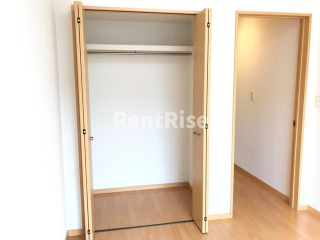 えらぶの洋室|北洋室クローゼット