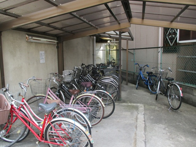 【その他】 | 三恵上新庄ハイツ | 屋根のある自転車置き場です