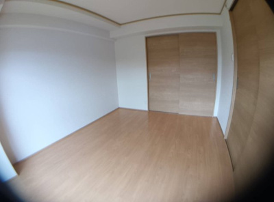 【洋室】 | 三恵上新庄ハイツ | 落ち着いた色調の使いやすそうな洋室です