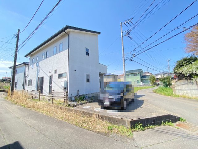 土浦市大岩田　中古戸建の前面道路含む現地写真