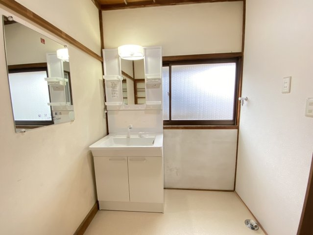 筑西市門井　中古戸建の独立洗面台