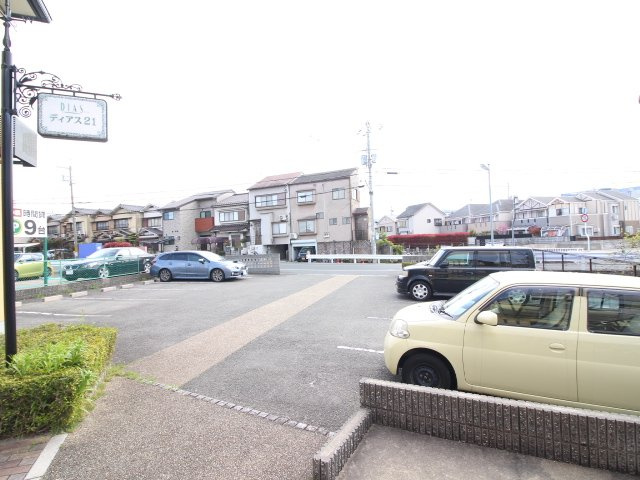 ディアス21の駐車場