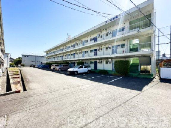 コーポ和修の駐車場|車をお持ちの方に嬉しい駐車場付きの物件です