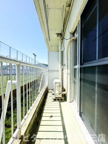 コーポ和修のバルコニー|バルコニーからの眺めを楽しみながら食事をしませんか