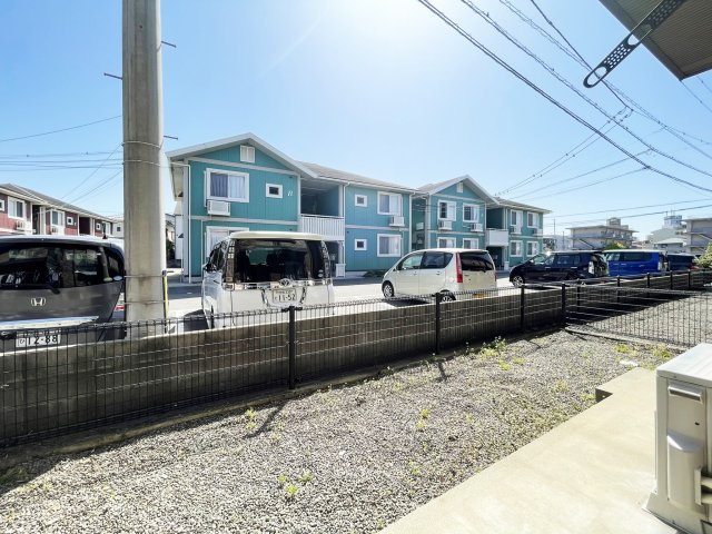 クウラージュ　C棟の庭