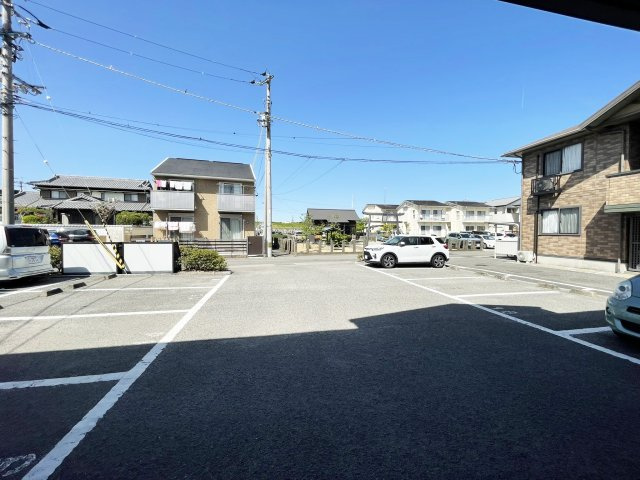 クウラージュ　C棟の駐車場