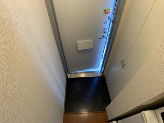 レオパレス天神の玄関