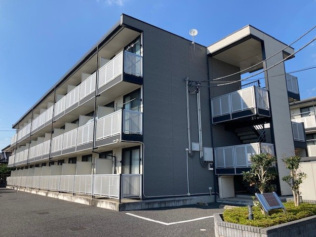 レオパレスクイーンハイツ小山の外観