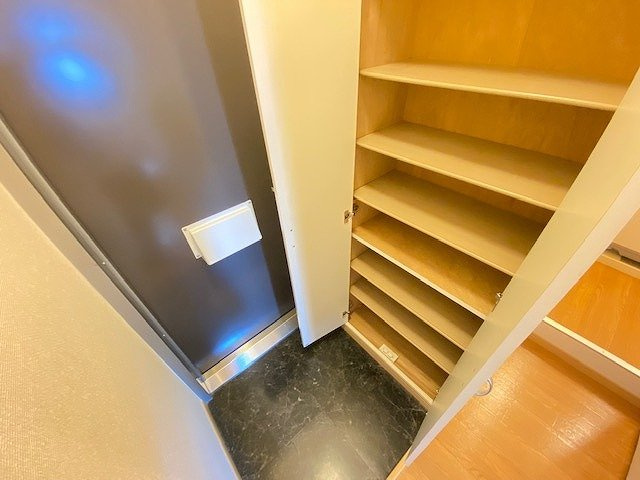 レオパレスルナ　ルミエールの玄関