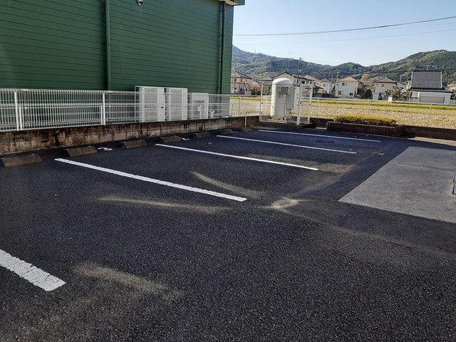 ヴィラ星の宮の駐車場