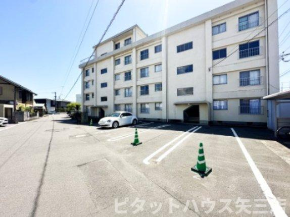 四宮ニューハウスの駐車場|駐車スペースもあります