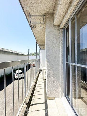 四宮ニューハウスのバルコニー|暖かな日差しのふりそそぐバルコニー