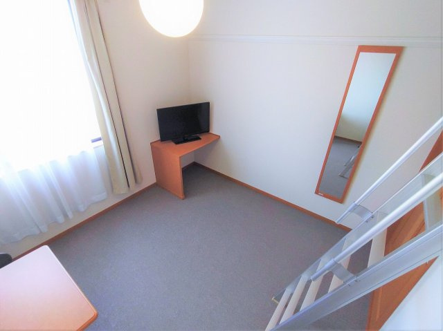 レオパレスぺルラの居間・リビング