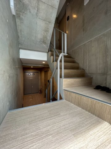 「防音マンション」ラシクラス王子のロビー