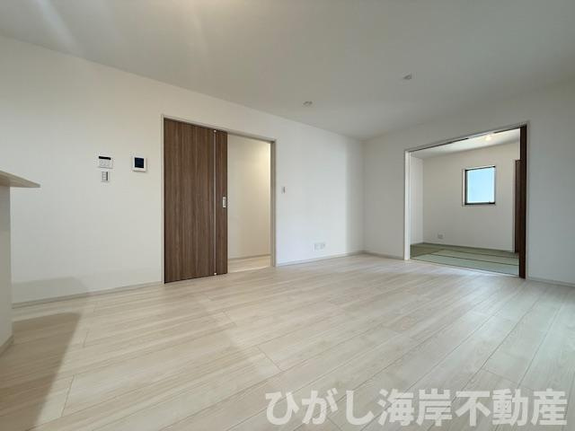 平塚市四之宮　新築戸建　全7棟の居間・リビング|15.6帖　LDK