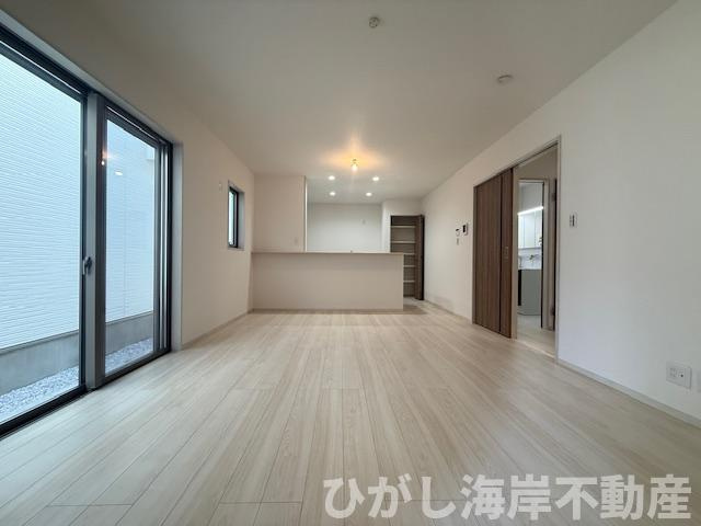 平塚市四之宮　新築戸建　全7棟の居間・リビング|15.6帖　LDK