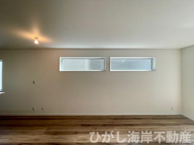 平塚市龍城ケ丘　新築戸建　全３棟の居間・リビング|17.9帖　床暖房付きLDK