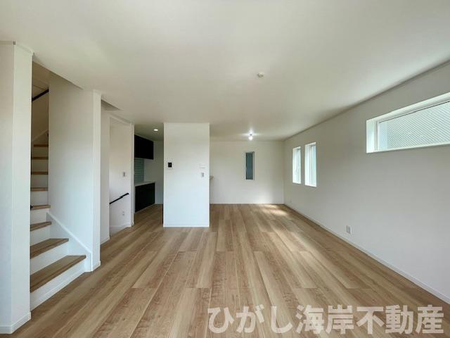 平塚市龍城ケ丘　新築戸建　全３棟のダイニング|20.8帖　床暖房付きLDK