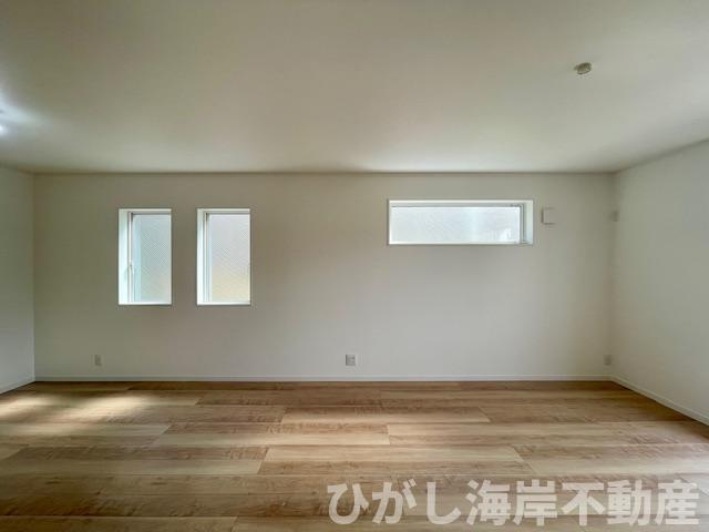平塚市龍城ケ丘　新築戸建　全３棟の居間・リビング|20.8帖　床暖房付きLDK