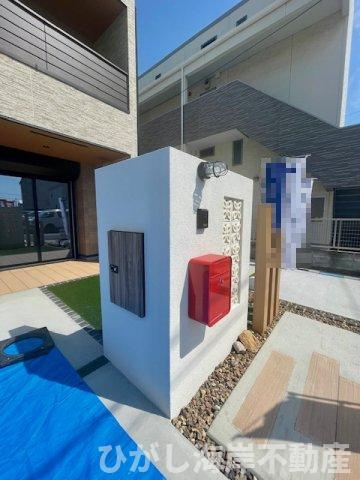 平塚市龍城ケ丘　新築戸建　全３棟の庭|宅配ボックス