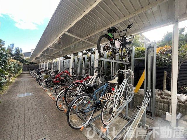 クリオ茅ヶ崎柳島海岸の駐輪場|敷地内駐輪場