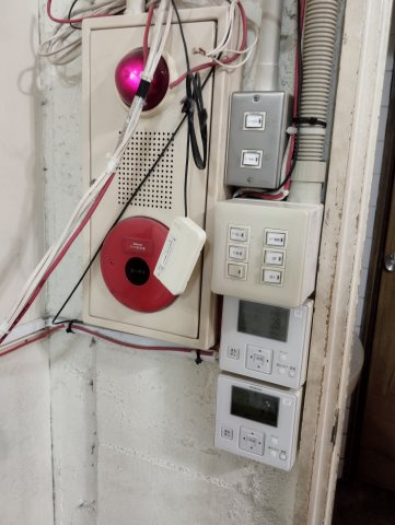 春貴ビル1階の設備|エアコンボタン