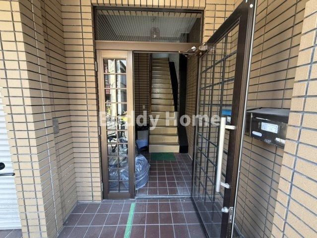 伊東マンションのエントランス
