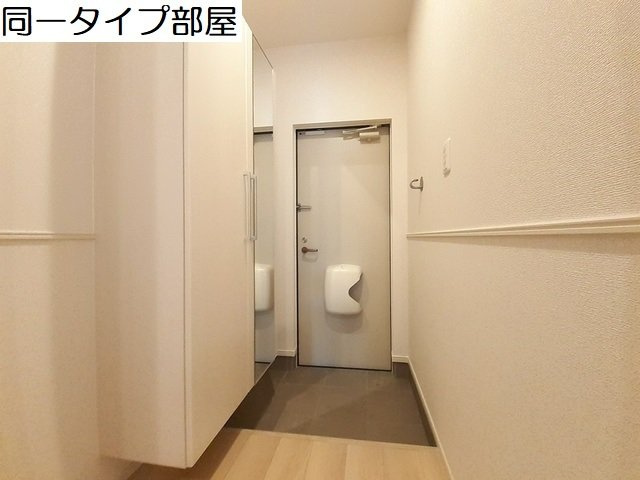 アムールＥの玄関|収納もある玄関です