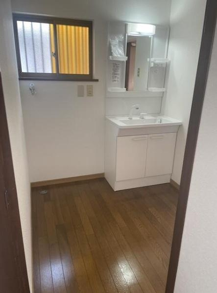 和歌山市直川　中古戸建の独立洗面台