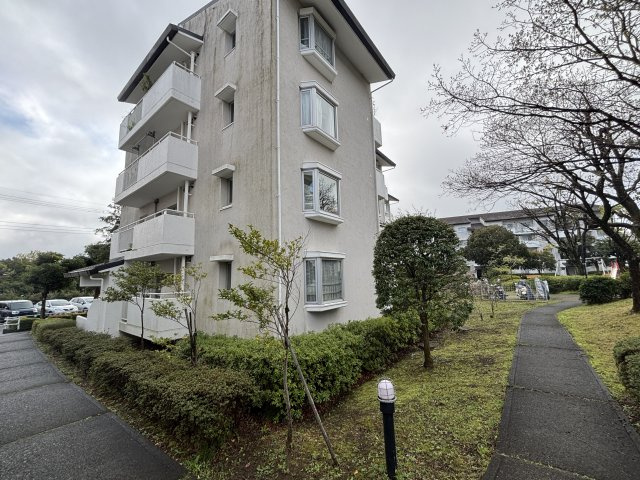 多摩市鶴牧４丁目の中古マンションの外観