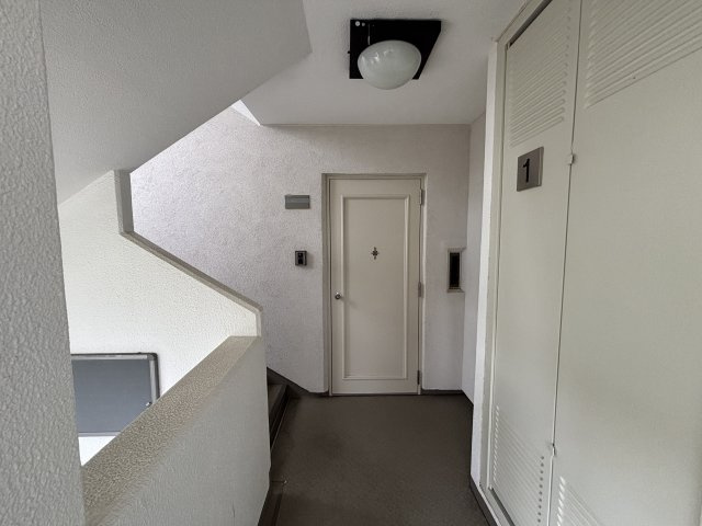 多摩市鶴牧４丁目の中古マンションの玄関